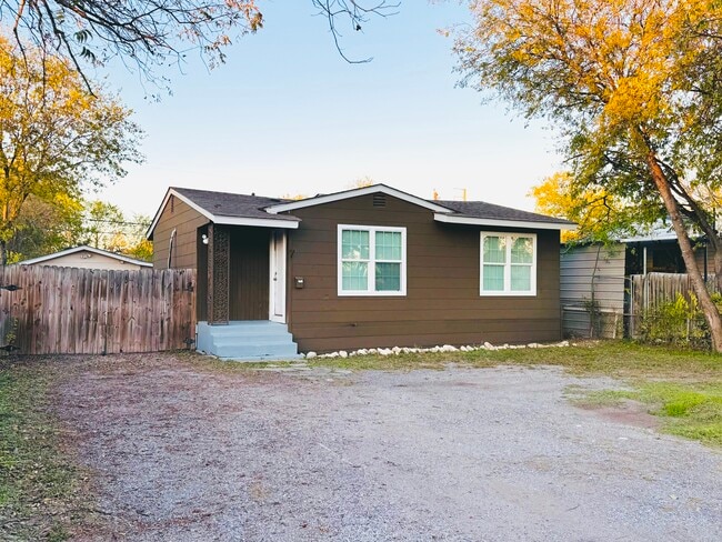 Building Photo - 2323 Basse Road