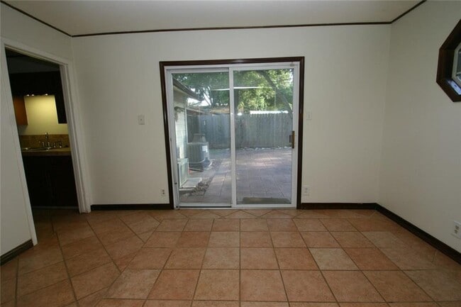 Foto del edificio - 6702 Isabelle Dr