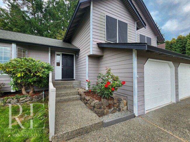 Spacious Tri-Level in East Bremerton | Cor... - Spacious Tri-Level in East Bremerton | Cor... Apartments