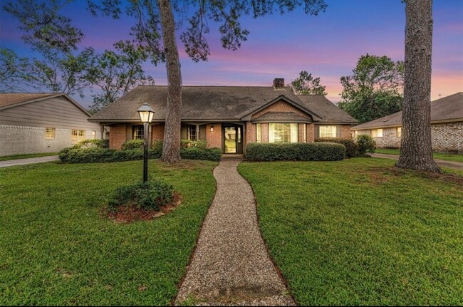 Building Photo - 731 Rustyleaf Ln