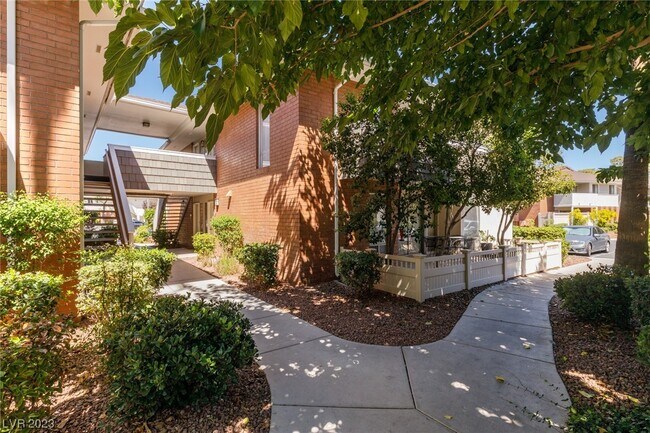 Building Photo - 769 Oakmont Ave
