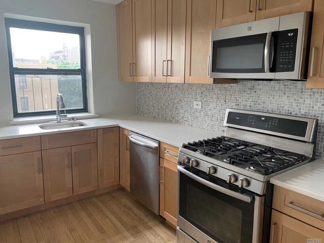 Foto principal - 149-35 Northern Blvd