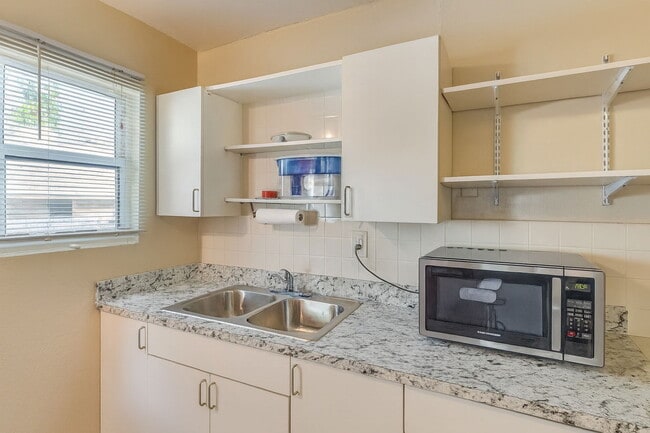 Building Photo - 1935 Taylor St