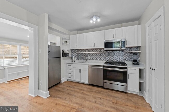 Building Photo - 2339 3rd St NE