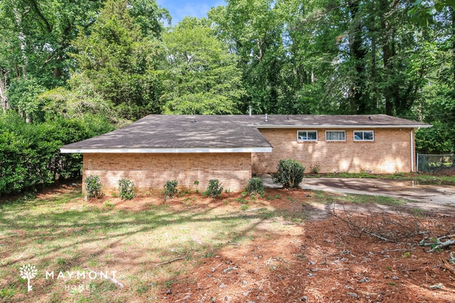 Building Photo - 6560 Maddox Rd