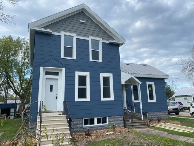 Building Photo - 201 Elm Ave