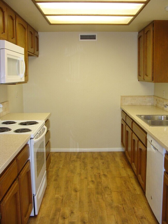 Foto del edificio - FLETCHER HILLS SINGLE LEVEL HOME