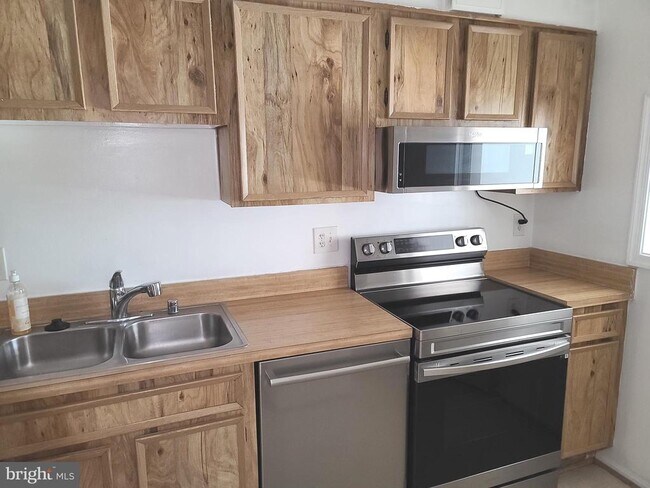 Foto del edificio - 5903 Mt Eagle Dr