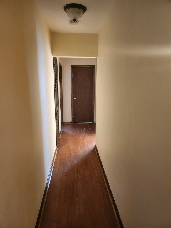 Foto del edificio - 3 Bedroom 2 Bath House with Attached Garage