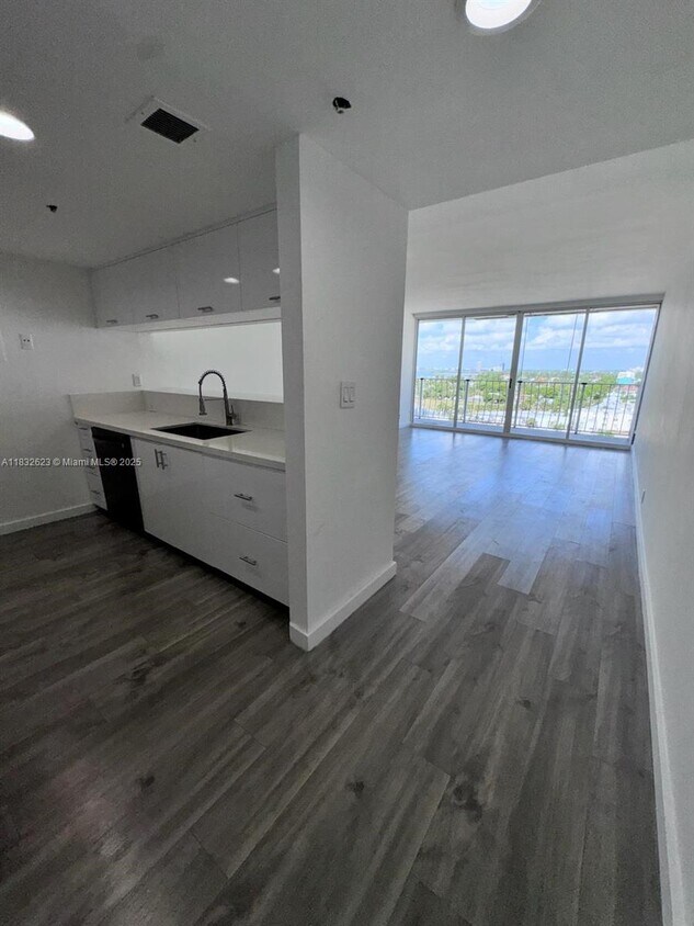 Foto principal - 7601 E Treasure Dr