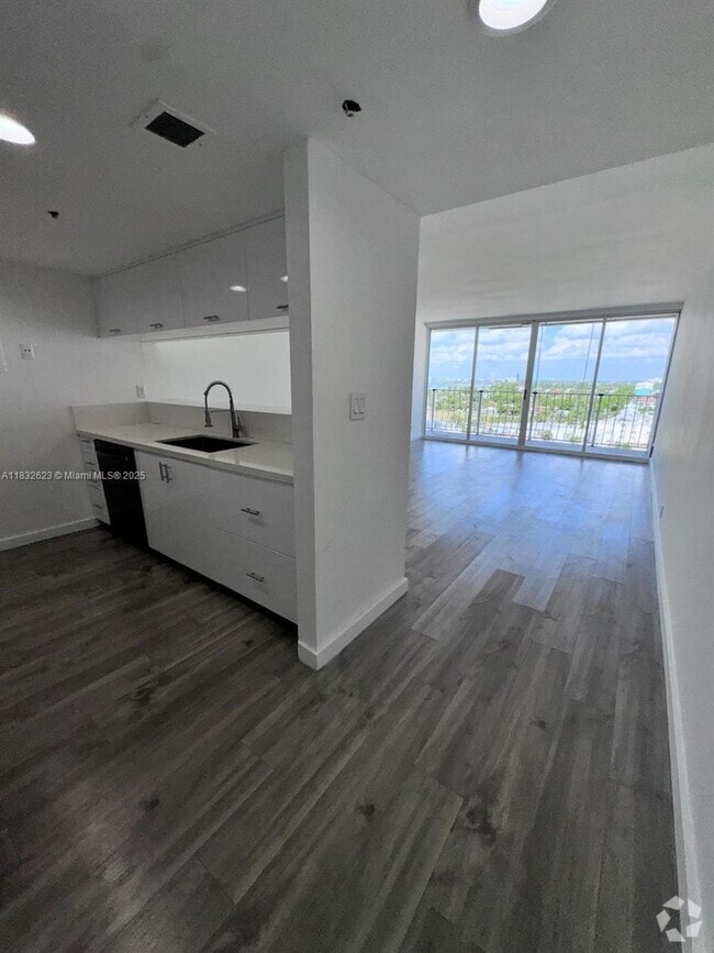 Building Photo - 7601 E Treasure Dr