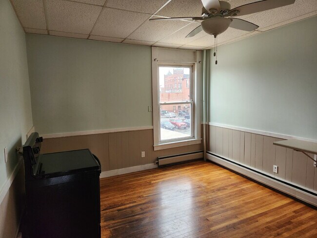 Foto del edificio - Charming Studio Apartment in the Heart of Nashua - Perfect for City Living!