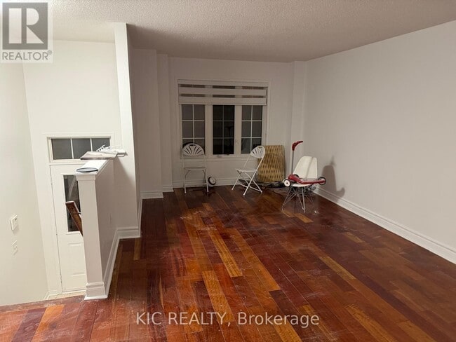 Building Photo - 8 Ventura Ln