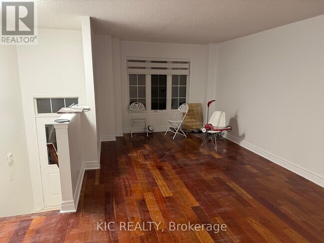 Photo du bâtiment - 8 Ventura Ln