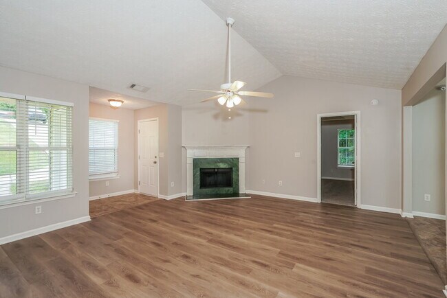 Foto del edificio - 243 Rocky Point Rd