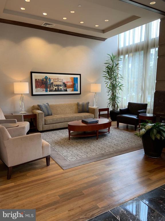 Building Photo - 440 S Broad St