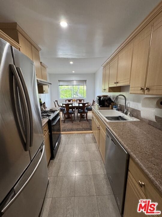 Foto del edificio - 12205 Gorham Ave