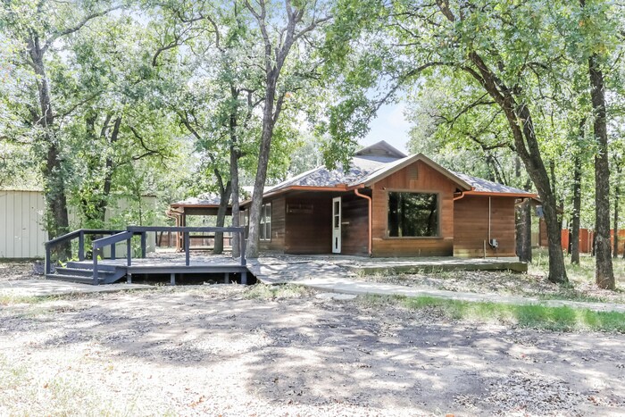 Foto del edificio - 1801 Whispering Oaks St
