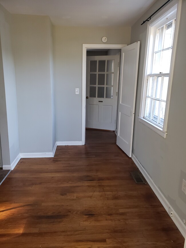 Wood Floors - 1404 Carter St