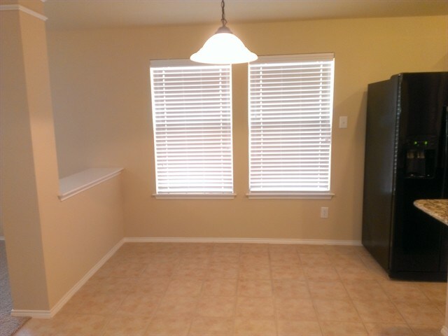 Foto del edificio - 5004 Birchwood Dr