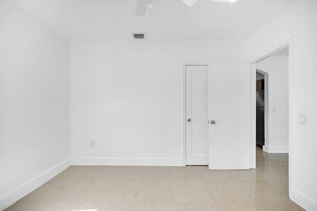 Foto del edificio - 567 NW 90th St