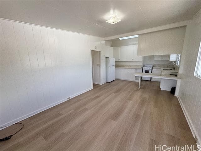 Building Photo - 141 Kihapai St