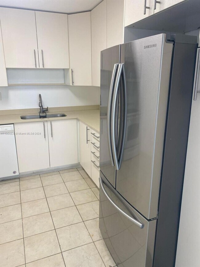 Foto del edificio - 2450 NE 135th St