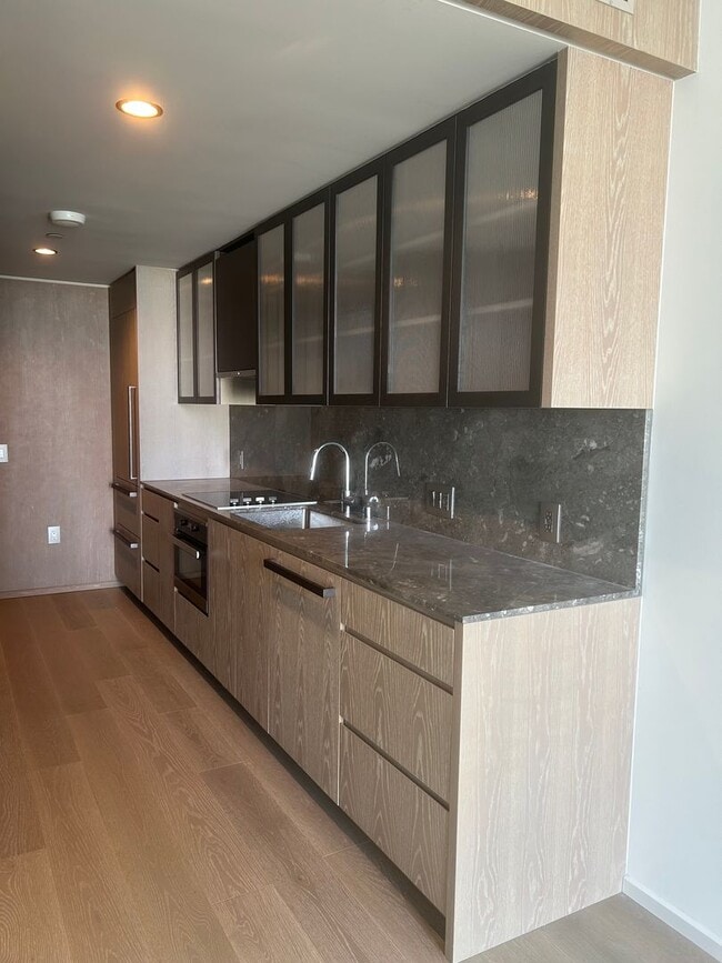 Building Photo - Luxury Unfurnished Studio with 1 Parking