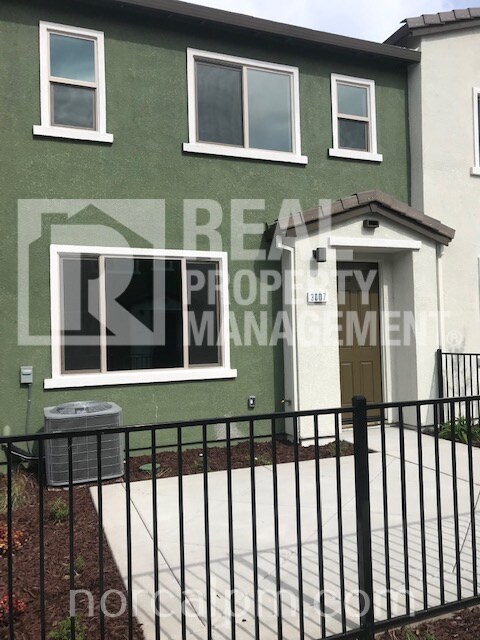 Building Photo - 3007 Mesmerizing Walk