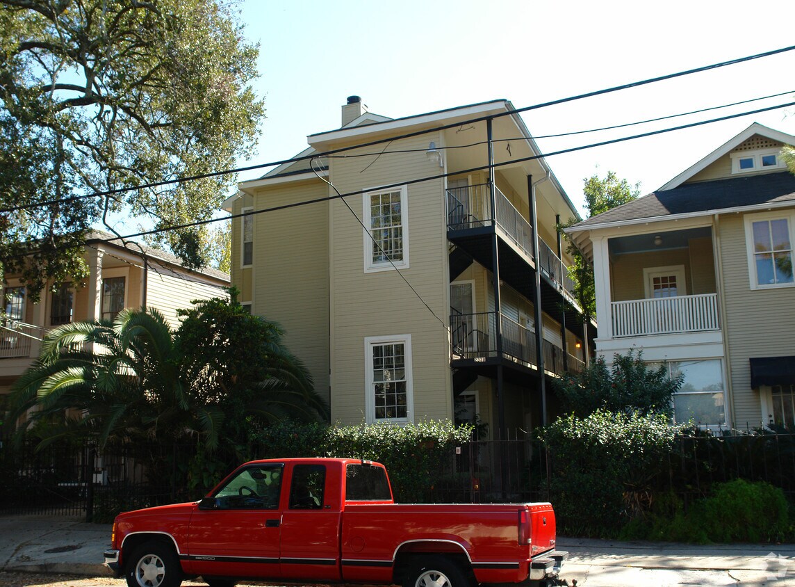 Primary Photo - 2338 Magazine St