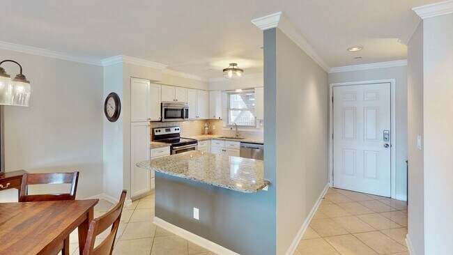 Foto del edificio - 9816 Emerald Point Dr