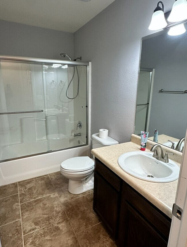 Foto del edificio - 420 Evergreen Dr