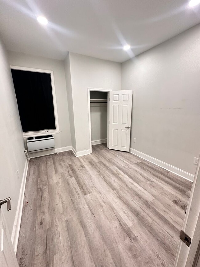 Building Photo - 4931 Walnut St