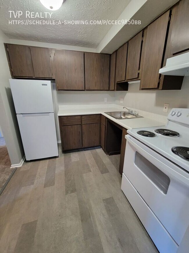 Foto del edificio - 1444 W River Rd N