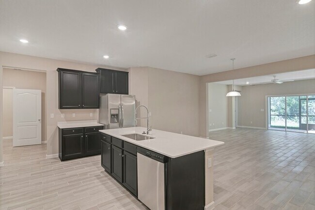 Foto del edificio - 4 bedroom in a great location
