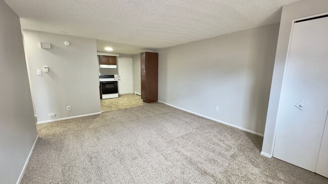 Building Photo - 2915 Straus Ln