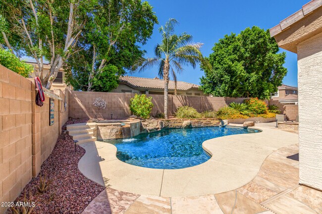 Building Photo - 6866 W Avenida Del Rey