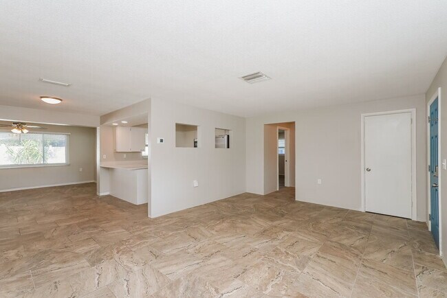 Building Photo - 1845 Villa Rosa Dr