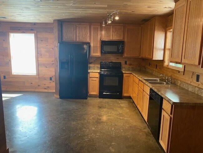 Building Photo - 1320 Co Rd 440