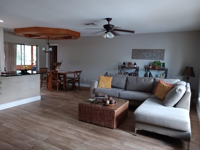 Foto del edificio - 8204 NW 100th Ter