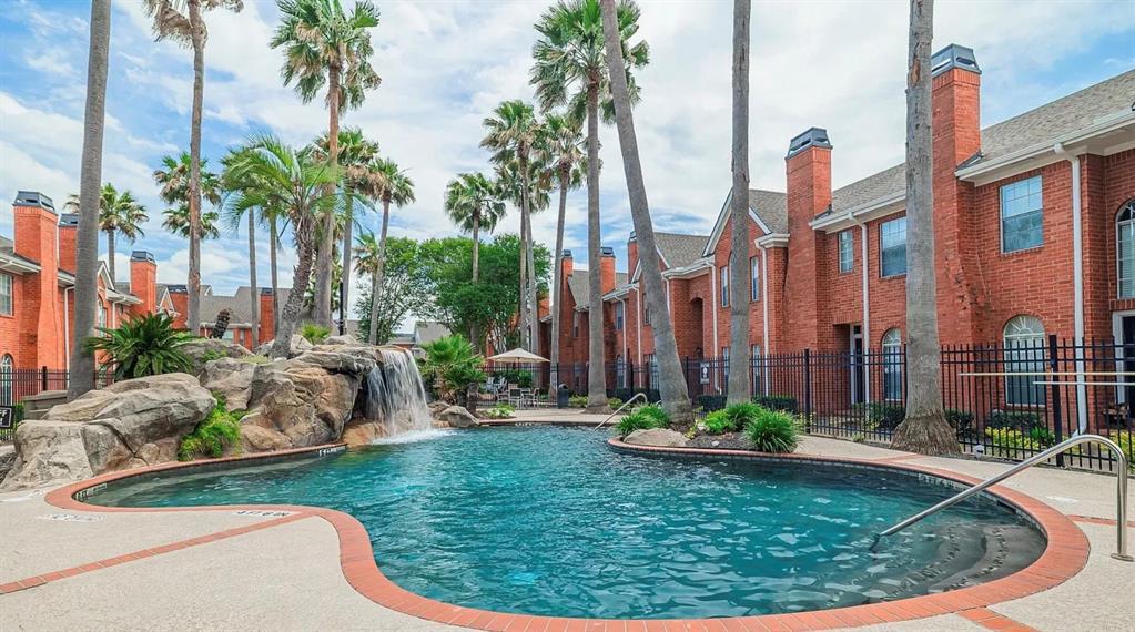 Foto principal - 2700 Holly Hall St