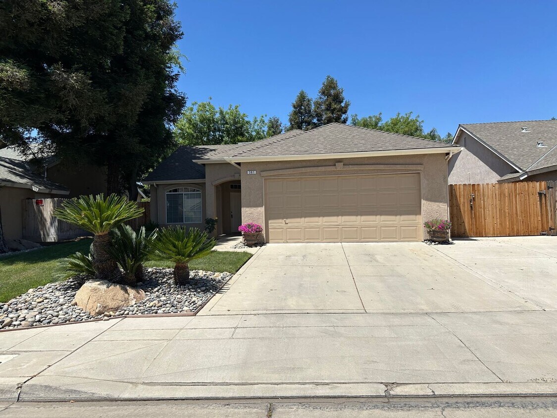Foto principal - 361 W Chennault Ave