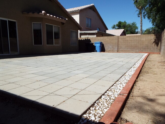 Building Photo - 922 W Sierra Madre Ave