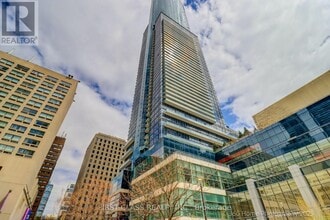 Building Photo - 386 Yonge St