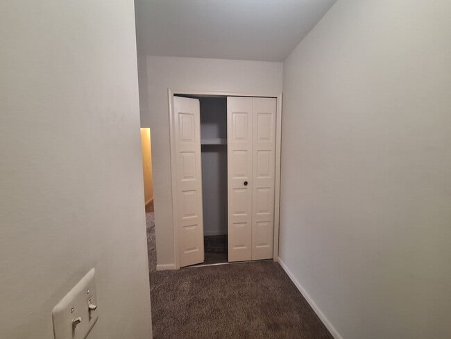 Building Photo - St Clair Shores 2 bedroom condo