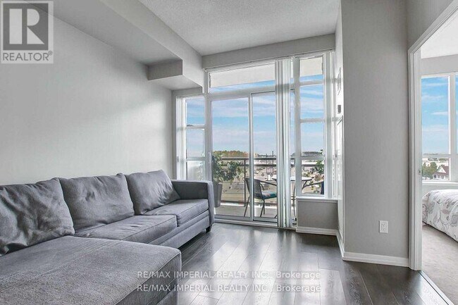 Building Photo - 540-540 Bur Oak Ave