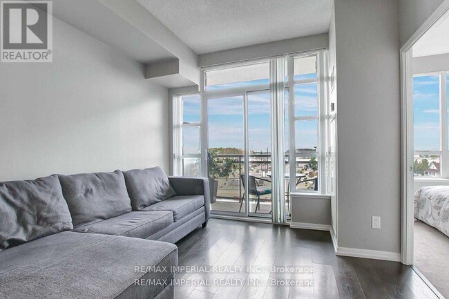 Photo du bâtiment - 540-540 Bur Oak Ave