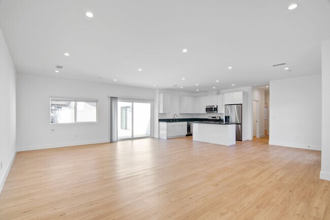 Building Photo - Modern 5 bedroom House for lease in Northr...