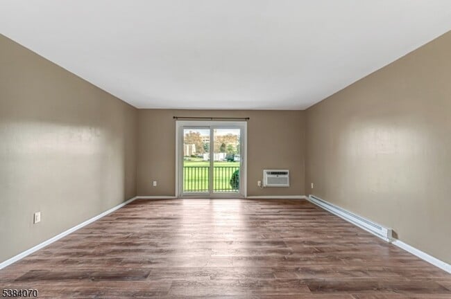 Building Photo - 807 Eves Dr