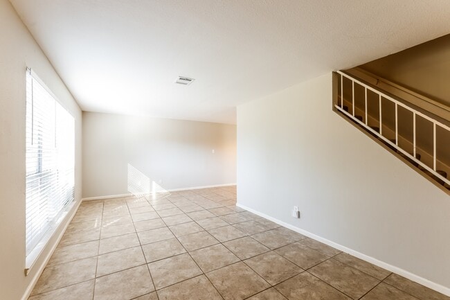 Building Photo - 11955 Drummond Park Dr